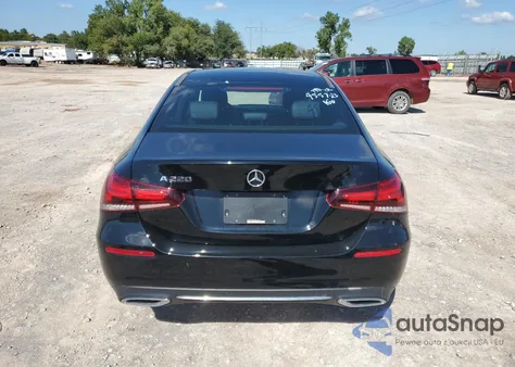 2019 Mercedes-Benz A 220 z USA, uszkodzony, nr VIN WDD3G4EB0KW032494